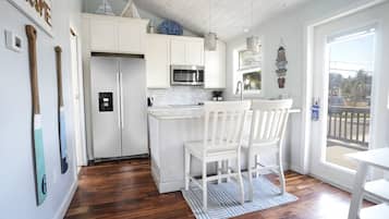Signature Cottage, 1 Queen Bed, Canal View | Private kitchen | Mini-fridge, coffee/tea maker