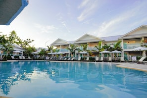 2 outdoor pools