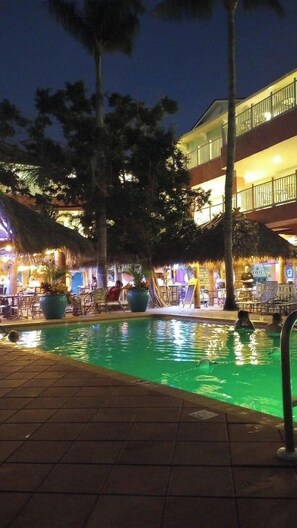 2 outdoor pools