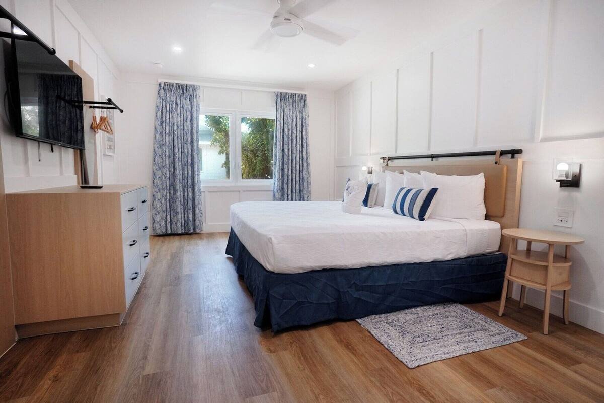 Iron/ironing board, WiFi (free), bed sheets
