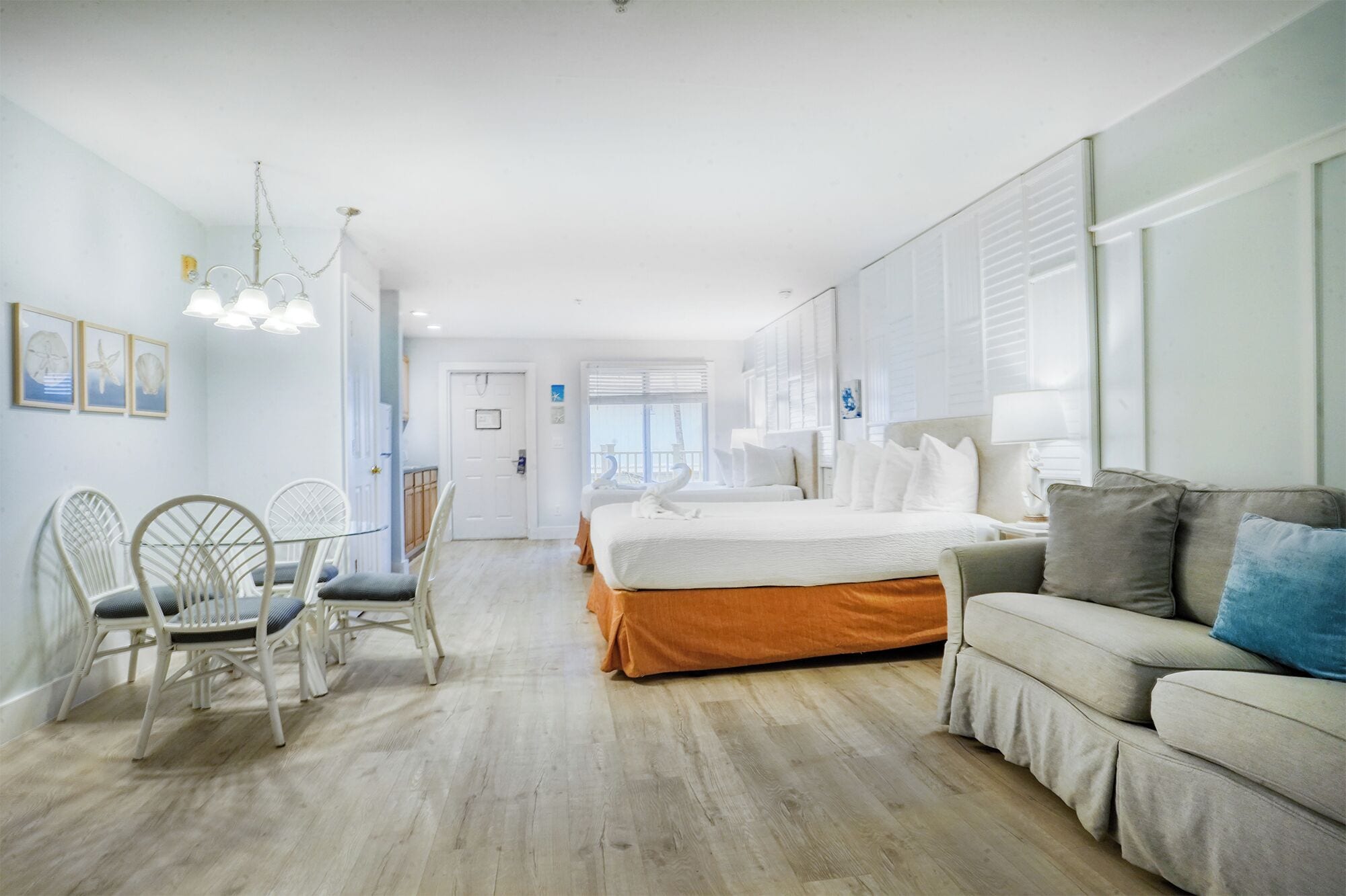 Deluxe Studio Suite, 2 Double Beds | Iron/ironing board, free WiFi, bed sheets