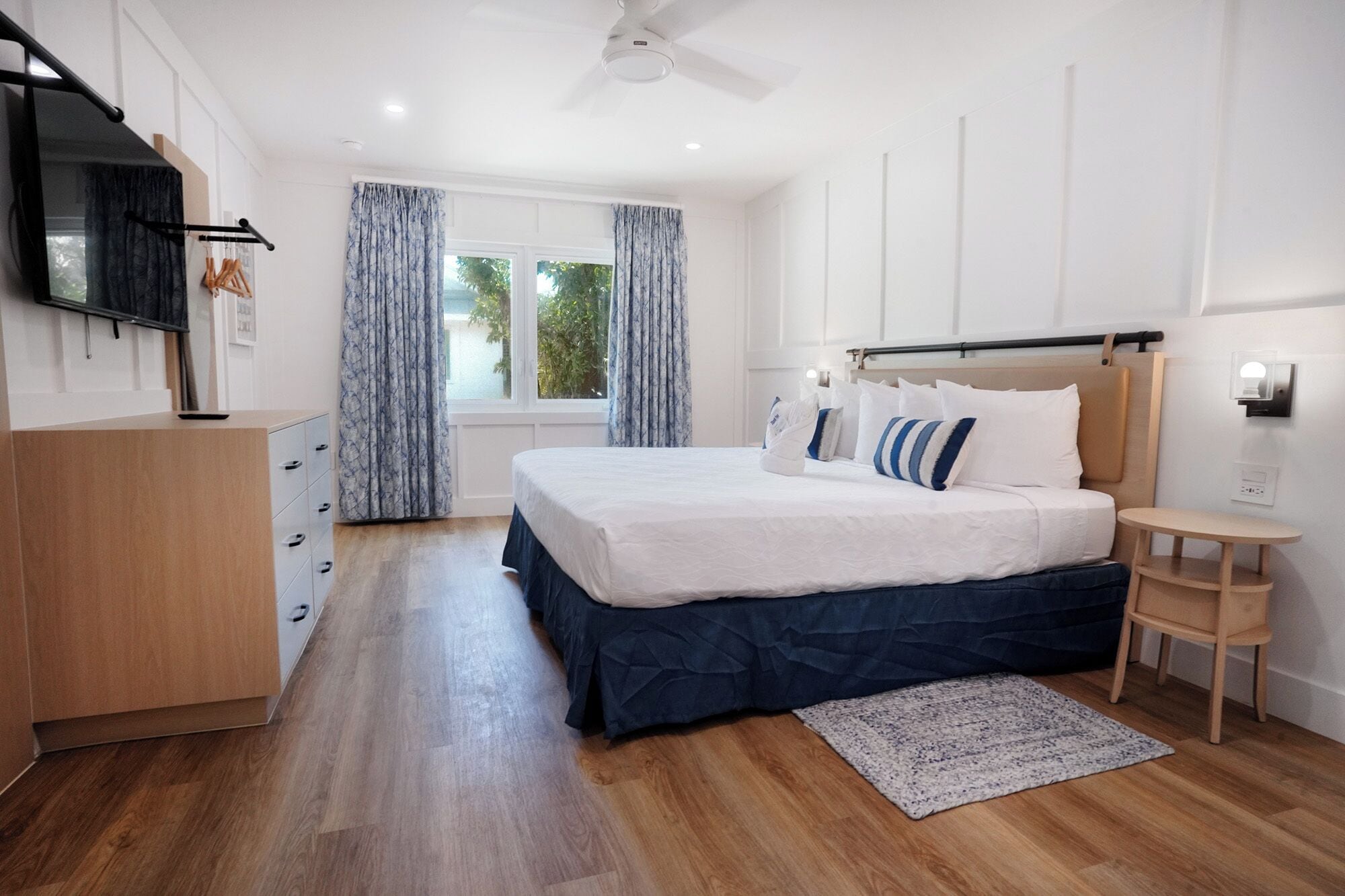 Iron/ironing board, WiFi (free), bed sheets