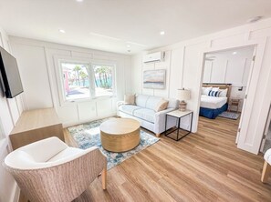 Suite Premier | 1 chambre, fer et planche à repasser, accès au Wi-Fi (inclus)