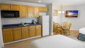 Suite Studio Deluxe, 2 lits doubles | Cuisine privée | Mini réfrigérateur, cafetière/bouilloire