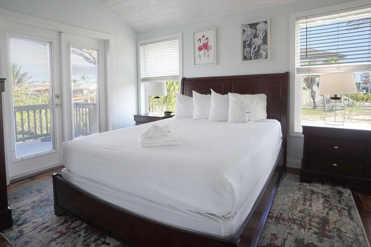 Iron/ironing board, WiFi (free), bed sheets