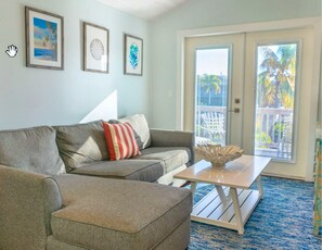Cottage Signature, 1 grand lit, vue canal | Fer et planche à repasser, Wi-Fi gratuit, draps fournis