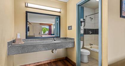 Econo Lodge Charlotte Airport Area