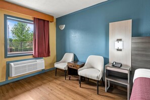 Bureau, fer et planche à repasser, Wi-Fi gratuit, draps fournis