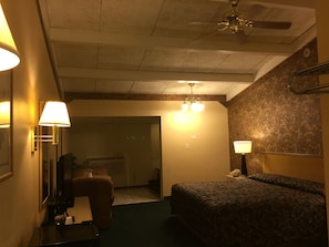 Room, 1 King Bed, Non Smoking (Jacuzzi)