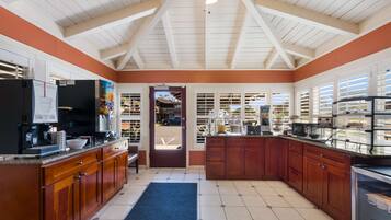 Desayuno de autoservicio incluido todos los días