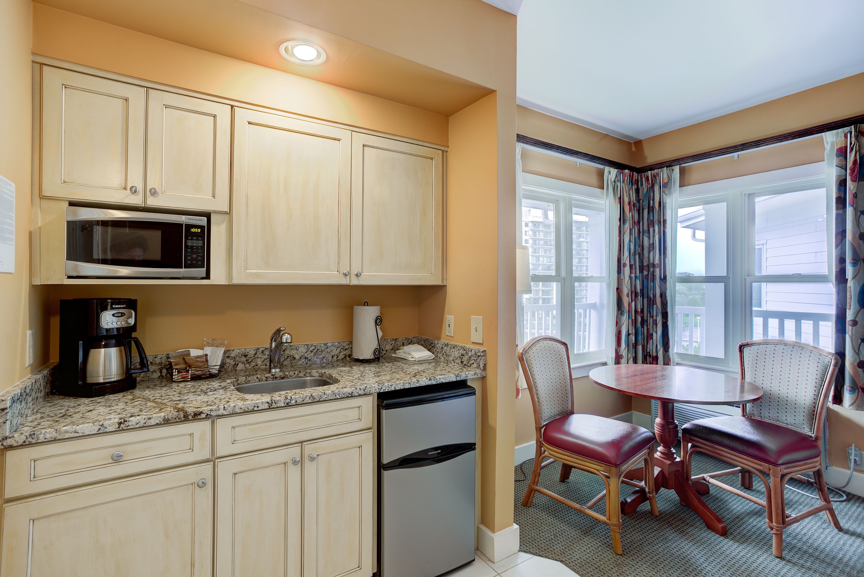 microwave, coffee/tea maker