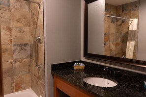 Combined shower/tub, hair dryer, towels - The Black Bear Lodge at Stratton Mountain Resort (Stratton)
