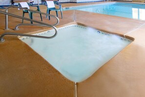 Indoor pool - Americas Best Value Inn & Suites Bakersfield E (Bakersfield)