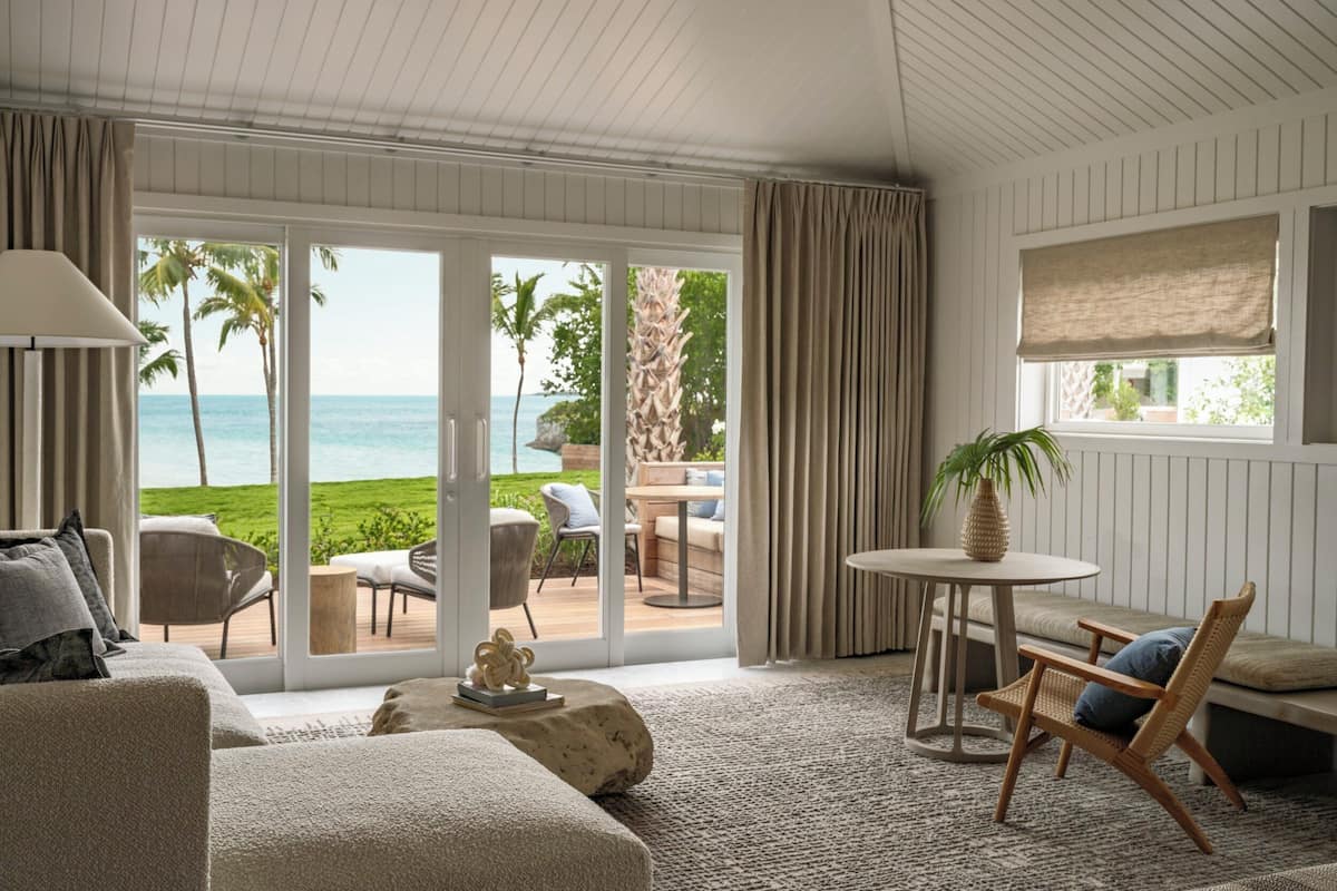 Room, 1 King Bed, Beach View, Beachside (Oceanfront King) | Egyptian cotton sheets, premium bedding, pillowtop beds, free minibar