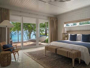 Villa, Mehrere Betten, eigener Pool, Strandblick (Beachfront Two-Bedroom Infinity Pool) | 1 Schlafzimmer, Bettwäsche aus ägyptischer Baumwolle