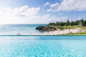 Outdoor pool, pool umbrellas, sun loungers