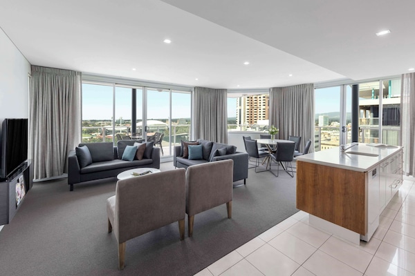 Executive 3 Bedrooms (No Housekeeping) | Desk, blackout drapes, iron/ironing board, cribs/infant beds