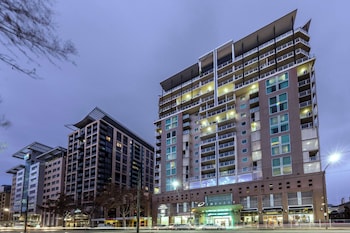 Oaks Adelaide Embassy Suites