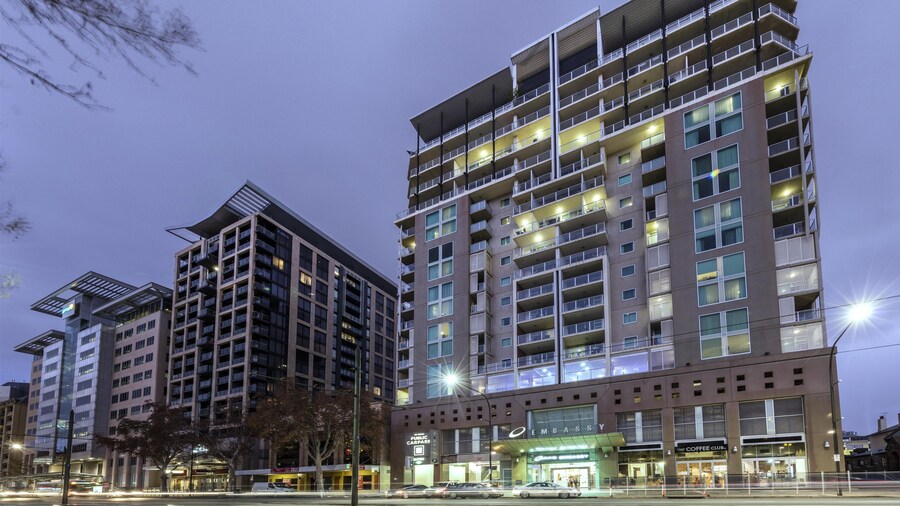 Oaks Adelaide Embassy Suites