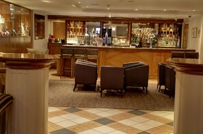 Serves breakfast, lunch and dinner - Mercure Sheffield Kenwood Hall & Spa (Sheffield)