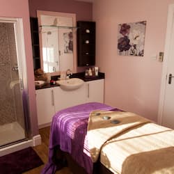 Trattamenti per il corpo, massaggi con le pietre calde, body wrap
