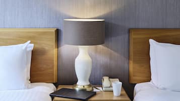 Classic Room, 2 Twin Beds | 1 bedroom, premium bedding, in-room safe, desk