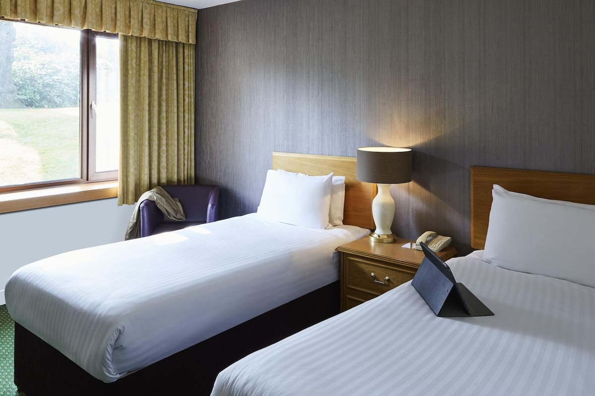 Classic Room, 2 Twin Beds | 1 bedroom, premium bedding, in-room safe, desk