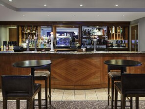 Serves breakfast, lunch and dinner - Mercure Sheffield Kenwood Hall & Spa (Sheffield)