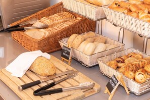 Päivittäinen englantilainen aamiainen (18.95 GBP per henkilö)