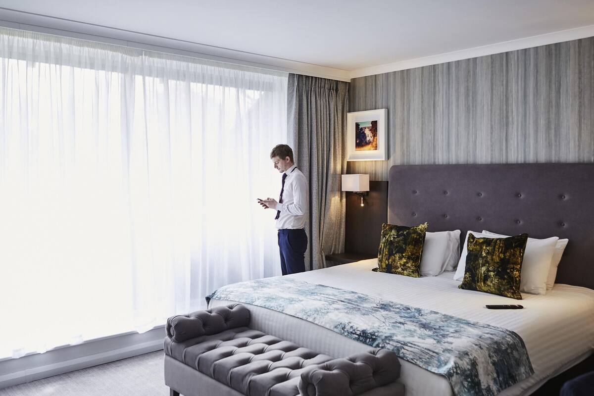 Suite – junior, 1 kingsize-seng, balkong | Sengetøy av topp kvalitet, safe på rommet og skrivebord
