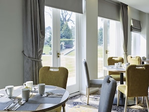 Daily English breakfast (GBP 18.95 per person)
