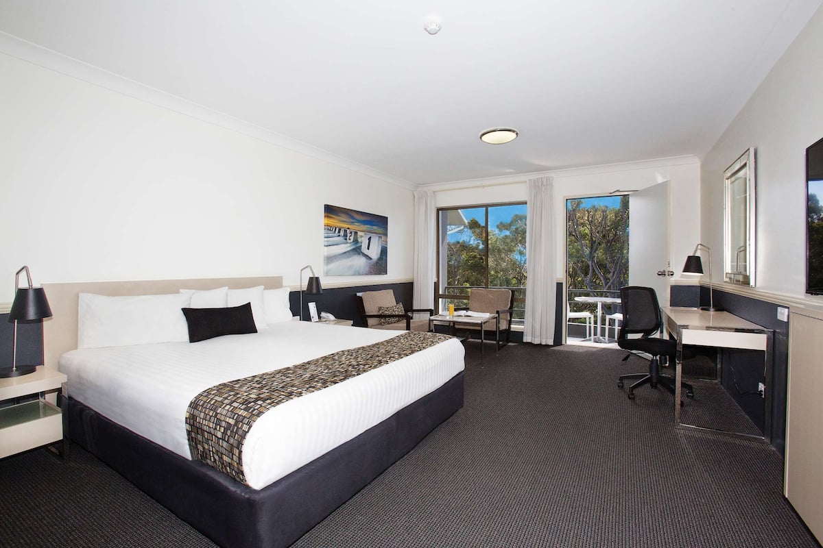 Premium bedding, minibar, in-room safe, desk