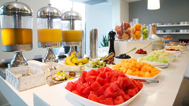 A buffet with various fruits and beverages. - Best Western Plus Apollo Hotel Newcastle (Charlestown)