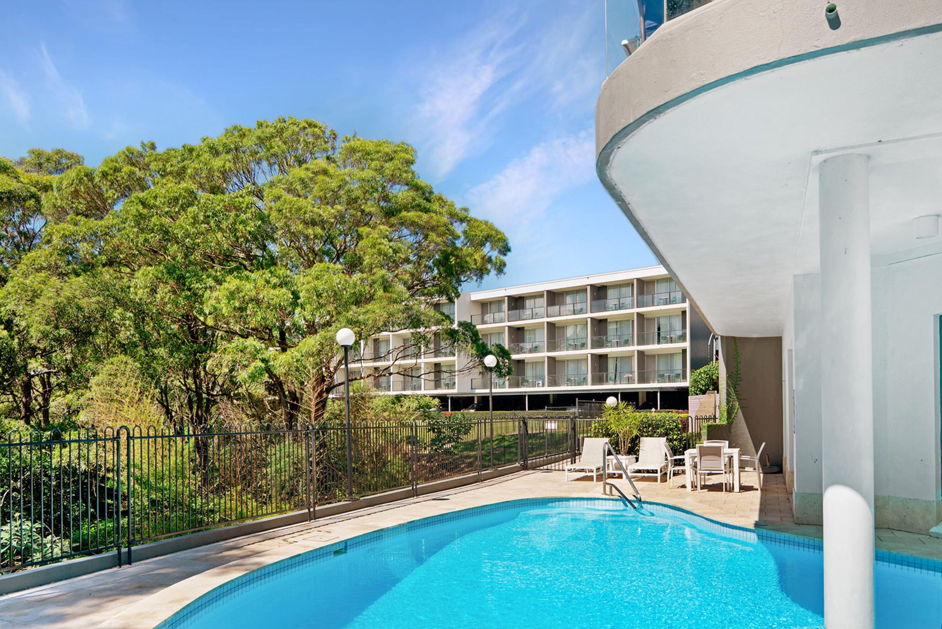 Piscina externa, guarda-sóis