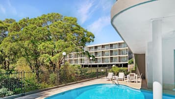 Piscina externa, guarda-sóis