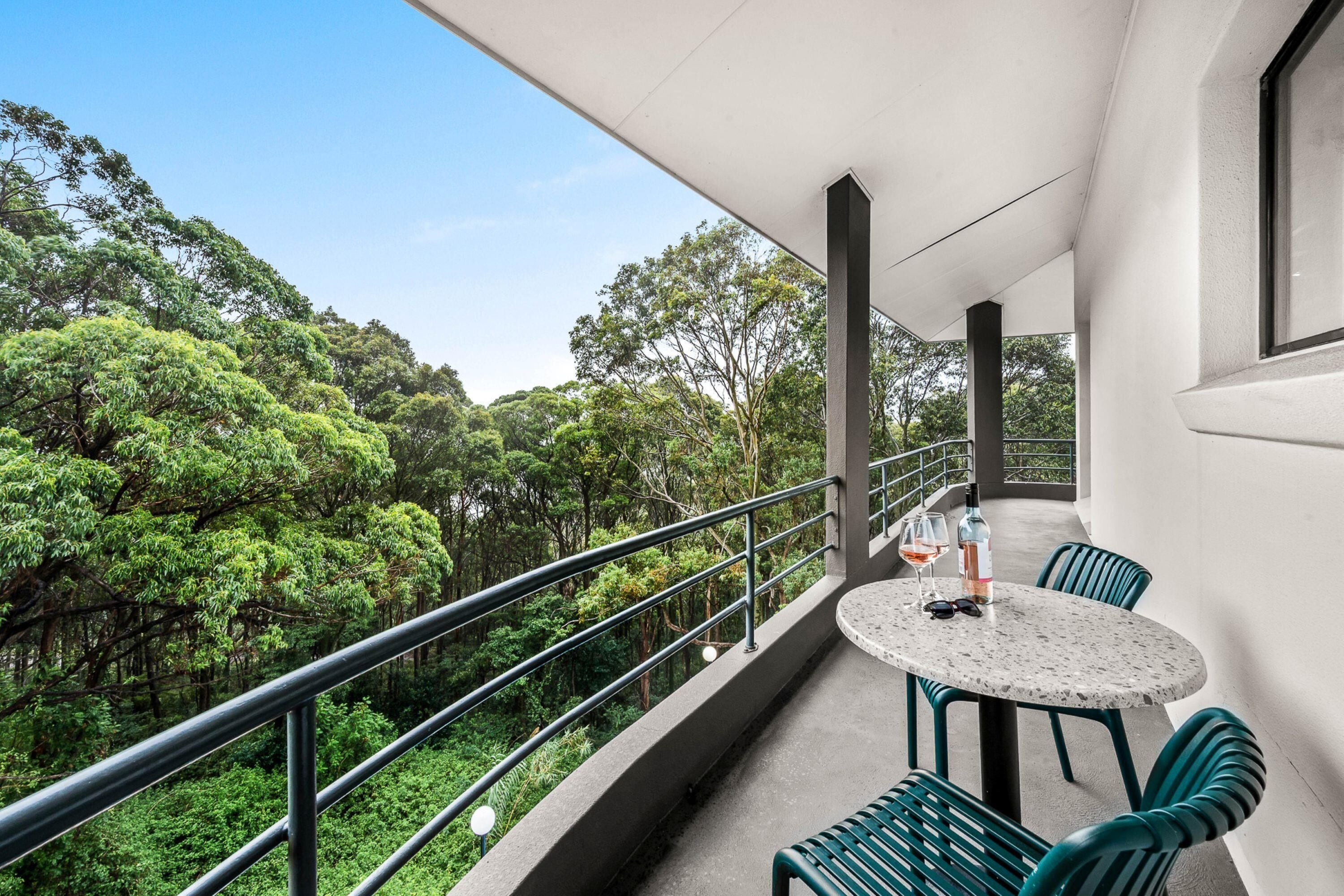 Suite, 1 King Bed, Non Smoking, Balcony