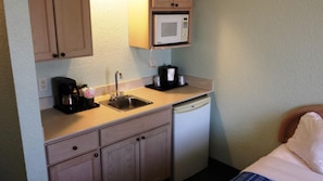 Mini-fridge, microwave, coffee/tea maker - Cocoa Beach Suites (Cocoa Beach)