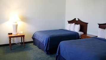 Family Suite | Desk, laptop workspace, blackout drapes, iron/ironing board