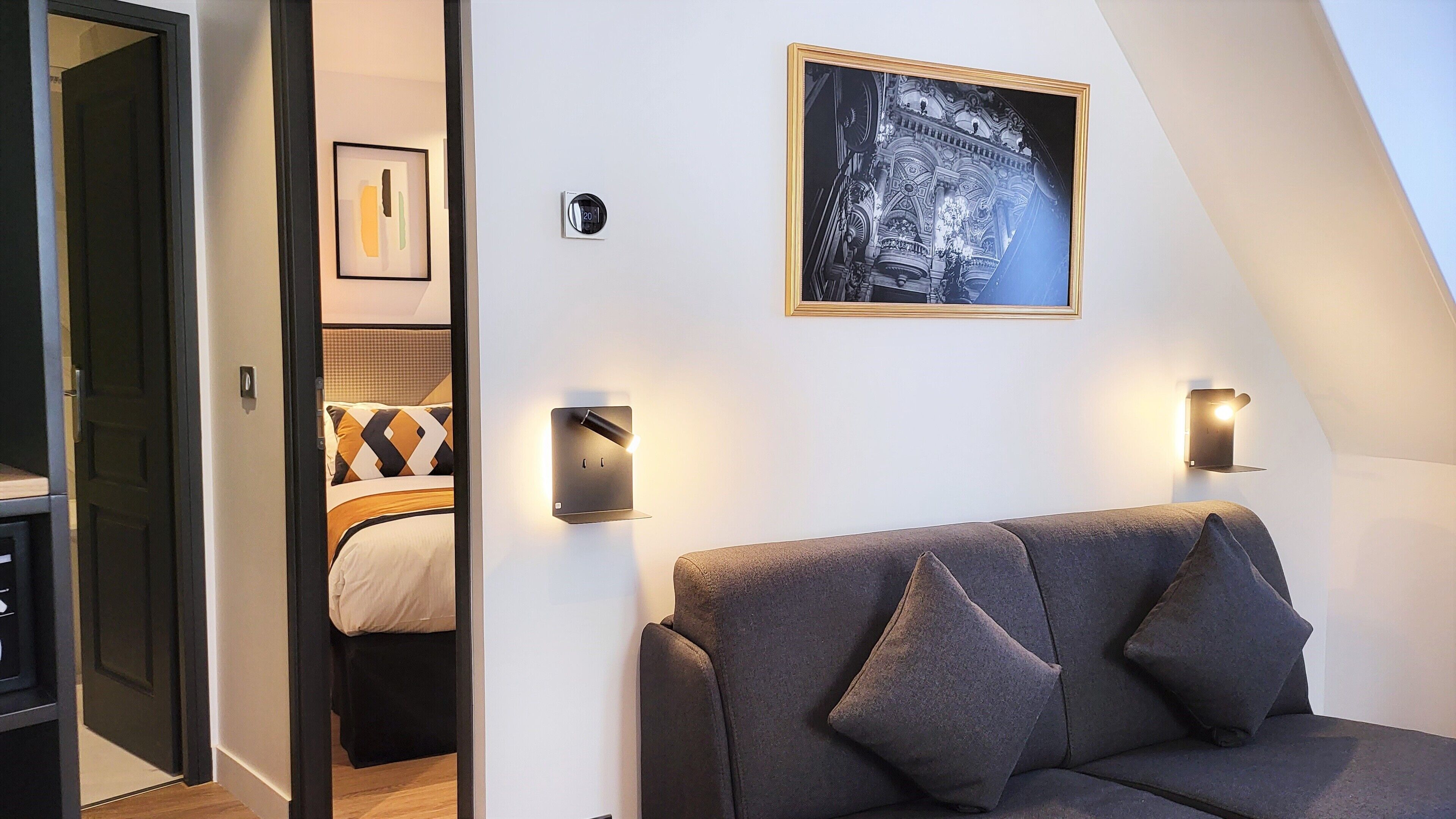 suite | living area | 43-inch flat-screen tv with satellite channels, tv