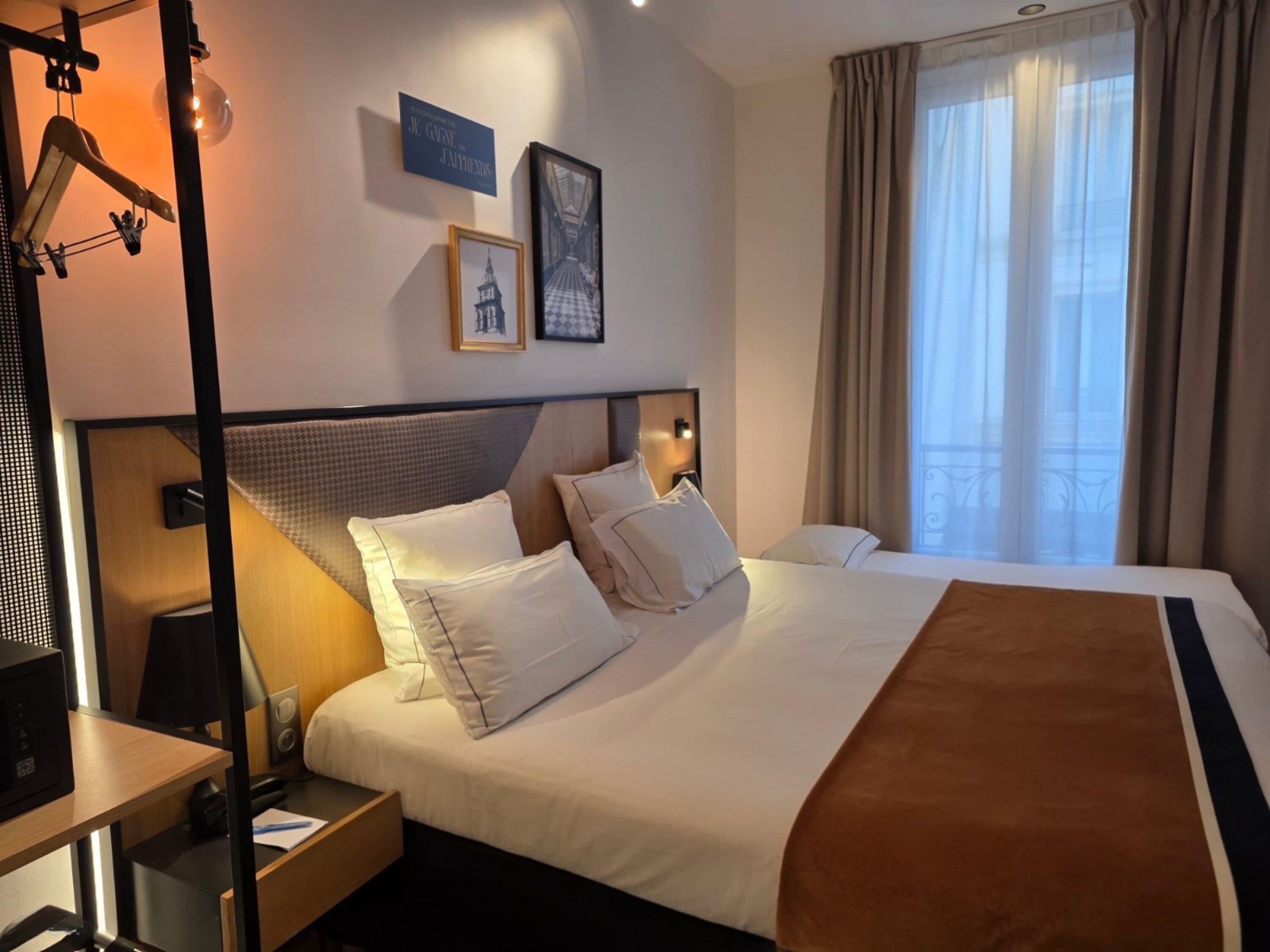 Chambre triple familiale | Literie de qualité, coffre-fort, bureau