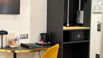 Single Room, Mobility Accessible, Ground Floor | Premium bedding, in-room safe, desk, laptop workspace