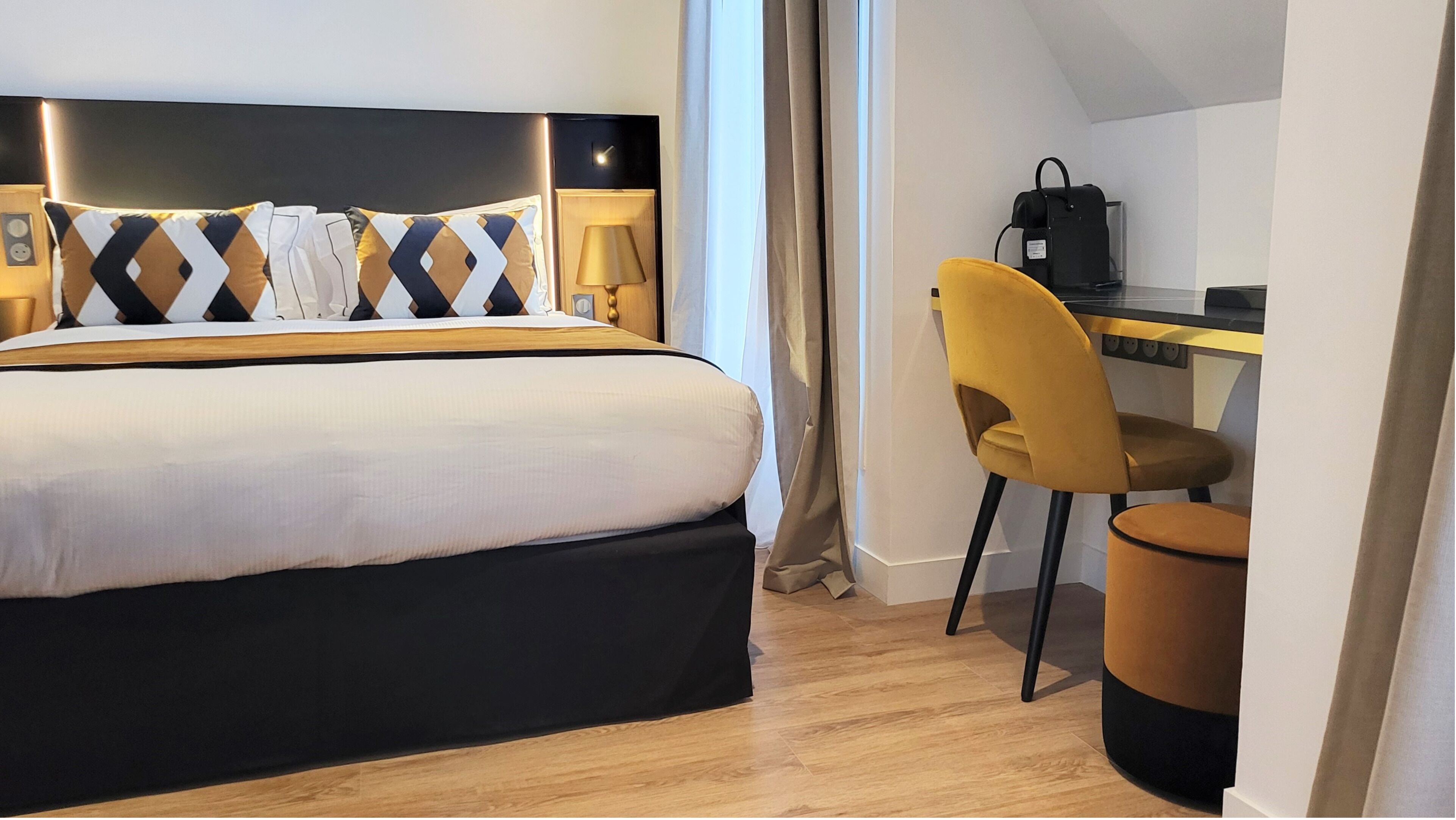 junior suite | premium bedding, in-room safe, desk, laptop workspace