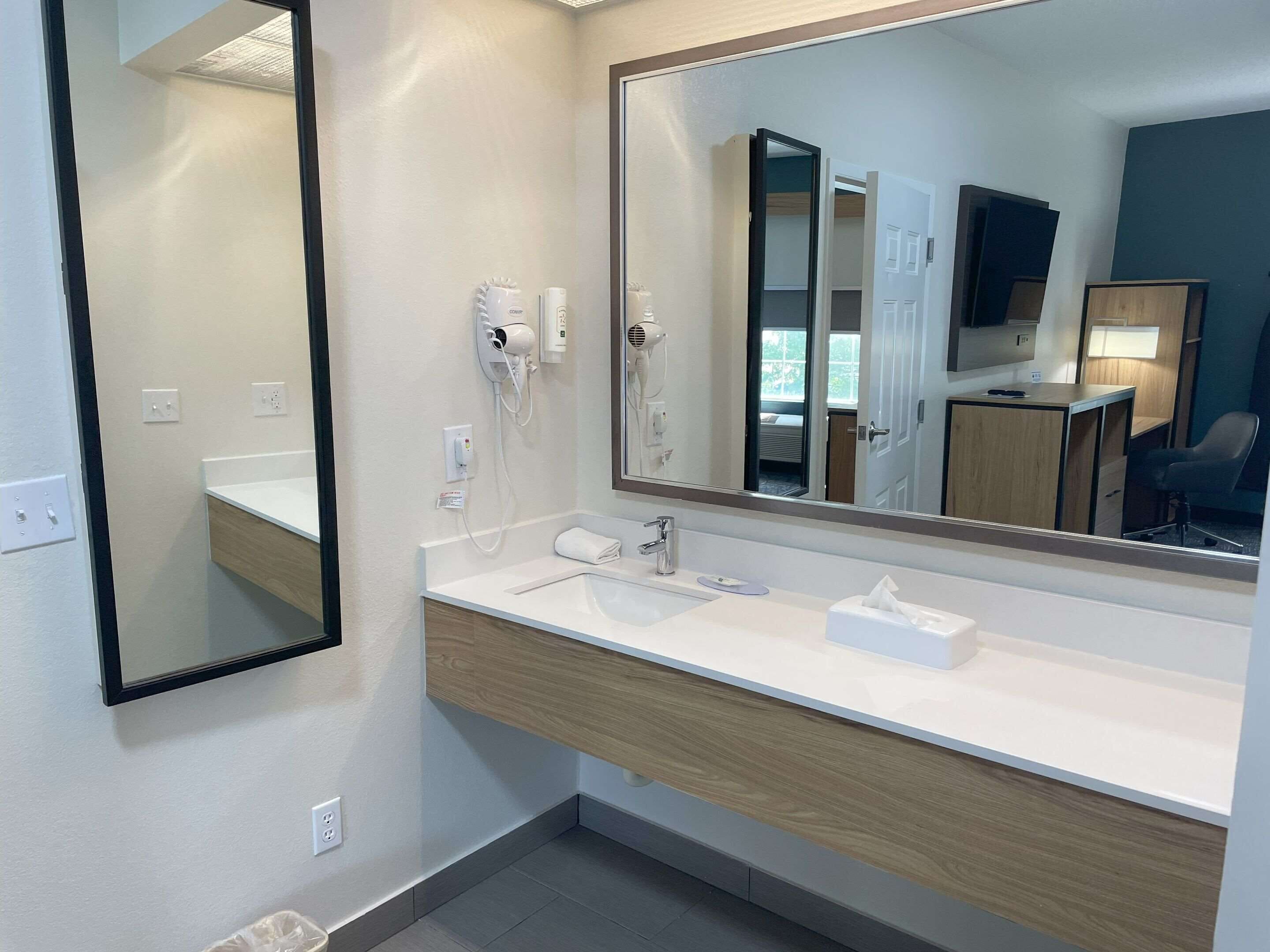 suite, 1 king bed with sofa bed, accessible, non smoking | 1 bedroom, premium bedding, pillow-top beds, desk