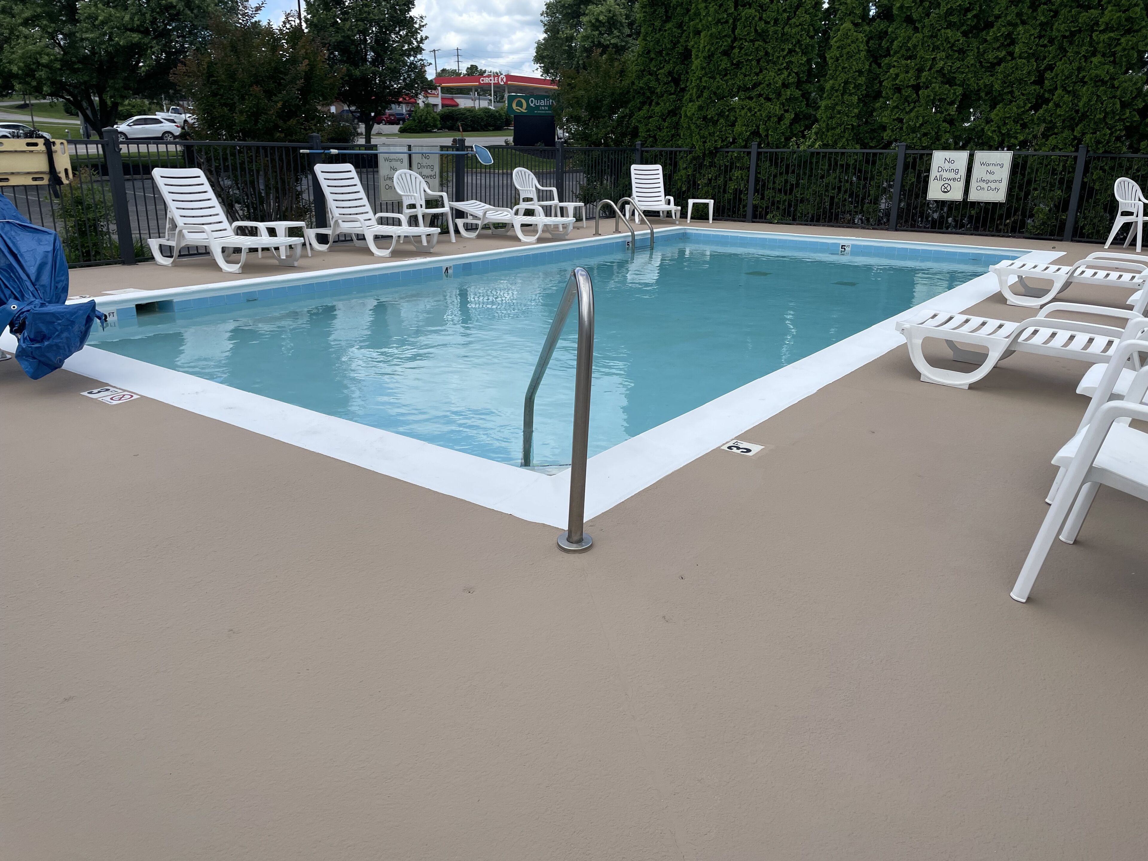 seasonal outdoor pool, open 9 am to 10 pm, pool loungers