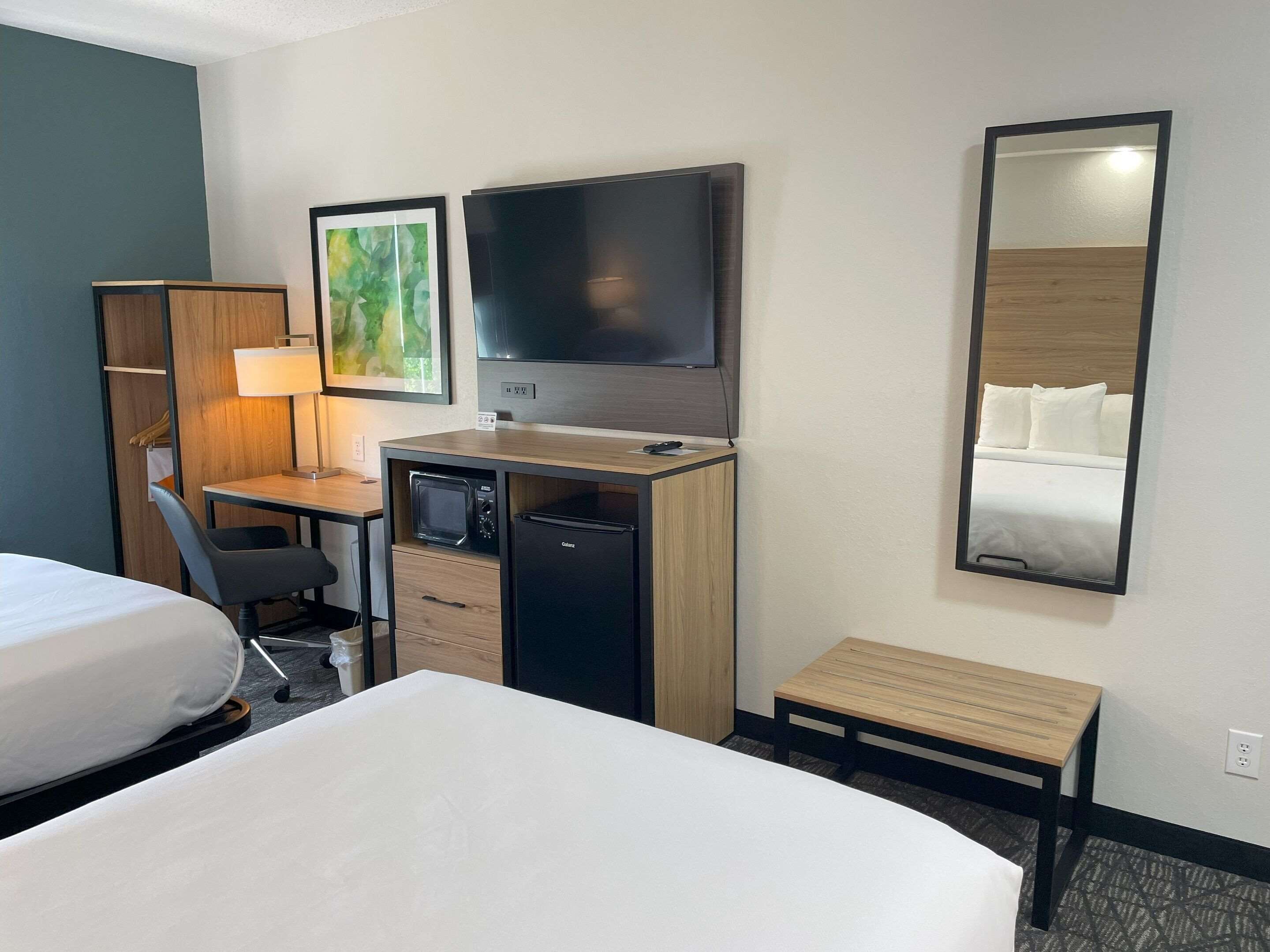 1 bedroom, premium bedding, pillow-top beds, desk