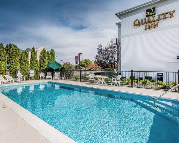 Seasonal outdoor pool, open 9 AM to 10 PM, sun loungers
