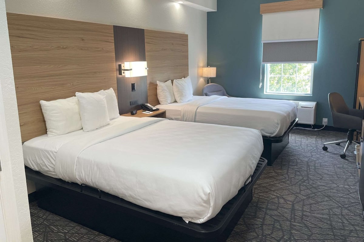 1 Schlafzimmer, hochwertige Bettwaren, Pillowtop-Betten, Schreibtisch