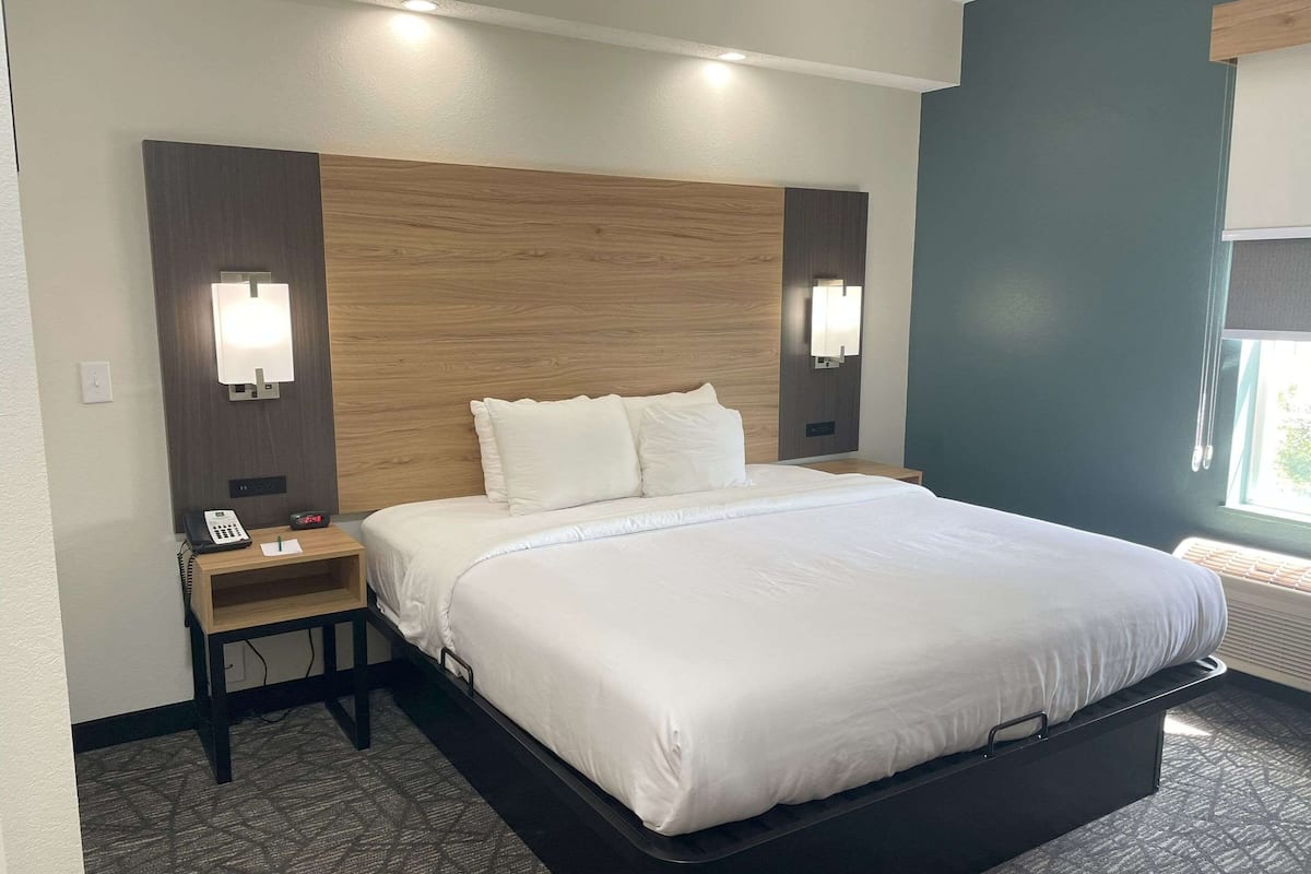 Suite, 1 King Bed with Sofa bed, Accessible, Non Smoking | Premium bedding, pillowtop beds, desk, laptop workspace