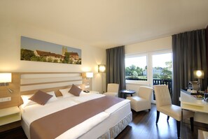 Double Room, Balcony, River View | Hypo-allergenic bedding, minibar, in-room safe, desk