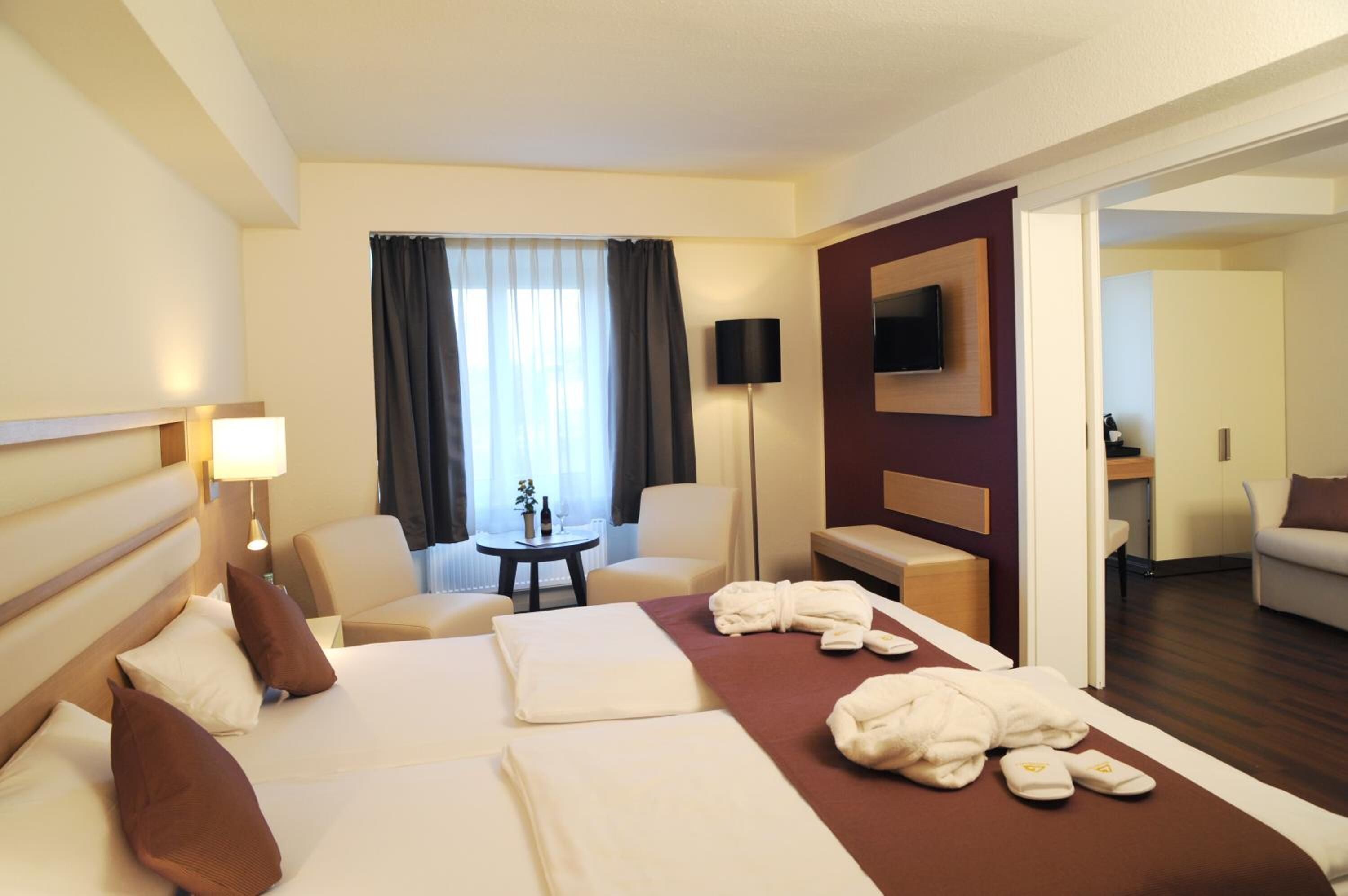 Allergikerbettwaren, Zimmersafe, Schreibtisch, schallisolierte Zimmer